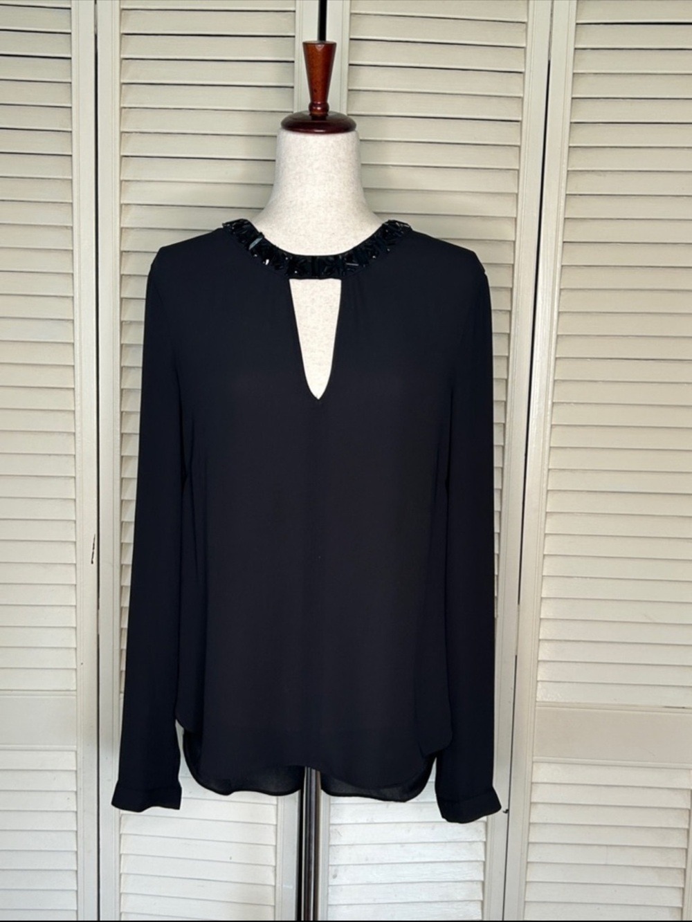 BCBGMAXAZRIA Black Jeweled Open Back Keyhole Blouse Small
